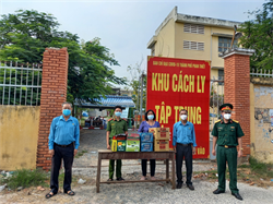 Công đoàn Phan Thiết thăm, tặng quà cho các Khu cách ly y tế tập trung tại Phan Thiết